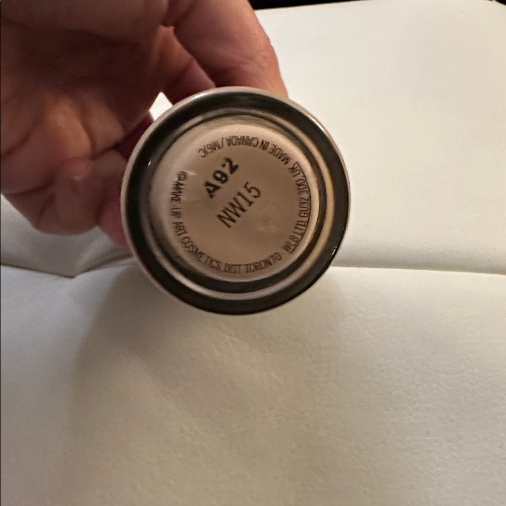 MAC Cosmetics Studio Fix Fluid Foundation SPF 15 - Tan - Picture 4 of 4